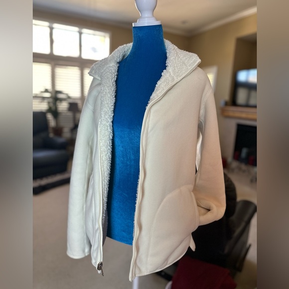 Reversible Winter White Weatherproof Jacket - Teddy Bear Fuzzy Side Sz Medium - Picture 7 of 9